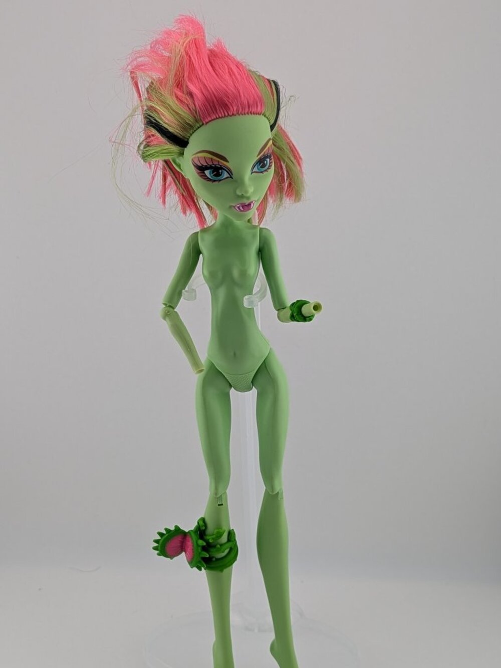 Monster High Venus McFlytrap G1 Doll Nude Incomplete With Vine Bracelets